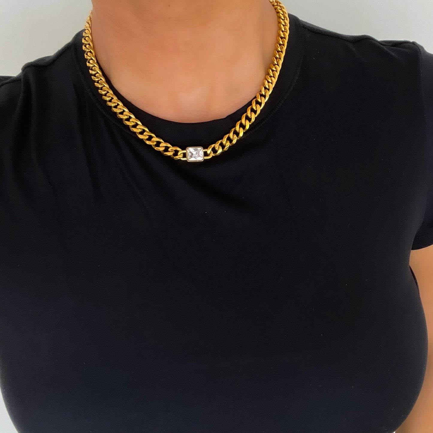 CHAIN WITH DIAMOND PENDANT NECKLACE